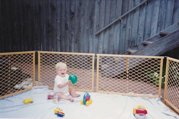dreambaby retractable gate white